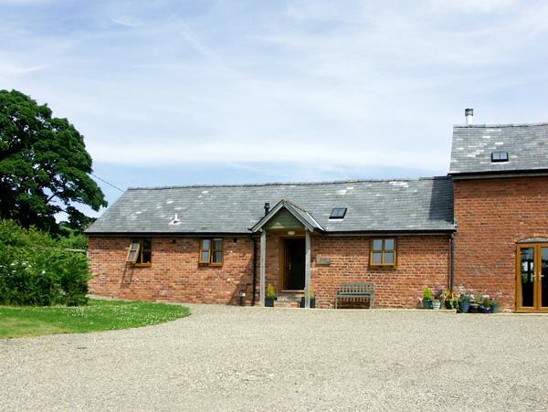 The Byre Villa Bishop's Castle Bagian luar foto
